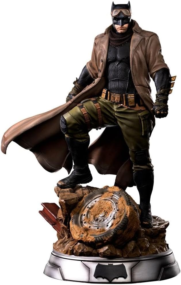 Iron Studios — Batman (Knightmare) Legacy Replica 1/4 - 58 cm - Colecionáveis - Iron Studios